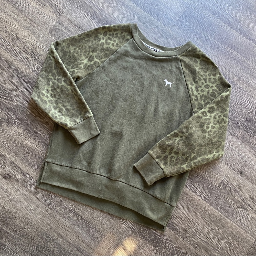 Victoria’s Secret PINK green army camo dog pullover shirt sweatshirt top